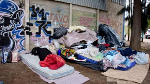 Creció la cantidad de personas que viven y duermen en las calles de la ciudad de Neuquén