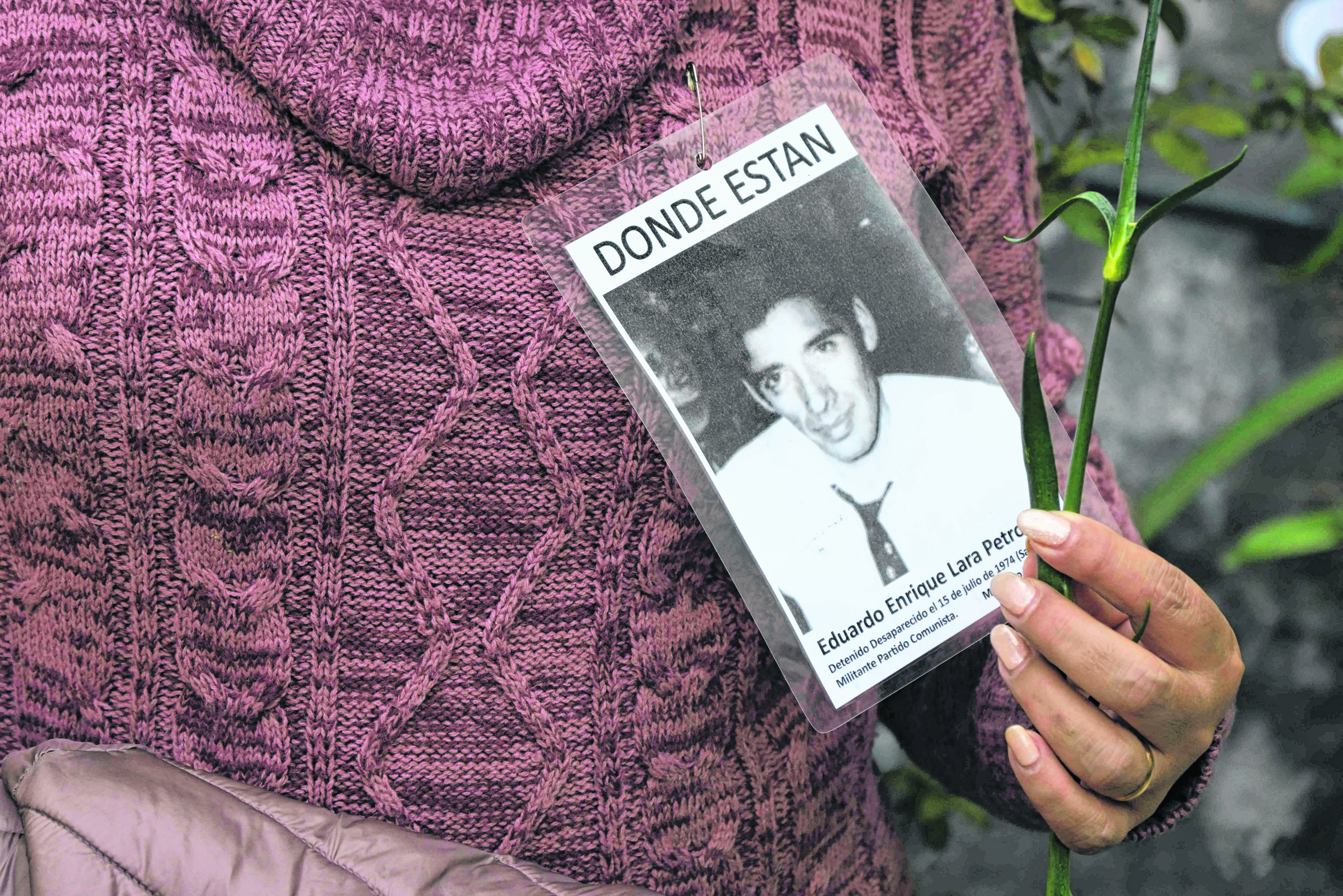 Los familiares no cesan en la búsqueda de sus seres queridos desaparecidos (Photo by RODRIGO ARANGUA / AFP)