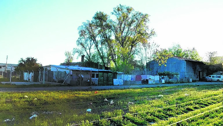 El asentamiento se encuentra frente al caso urbano histórico.