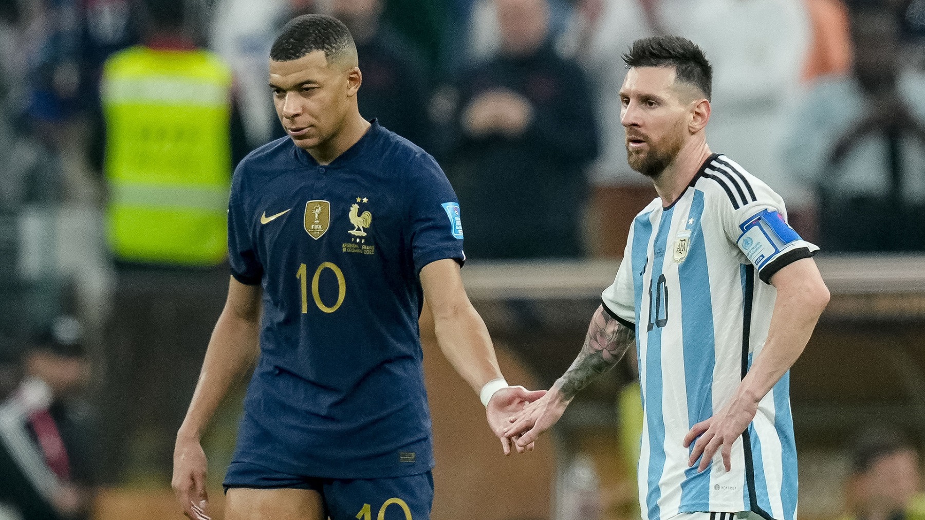 Mbappé y Messi.-