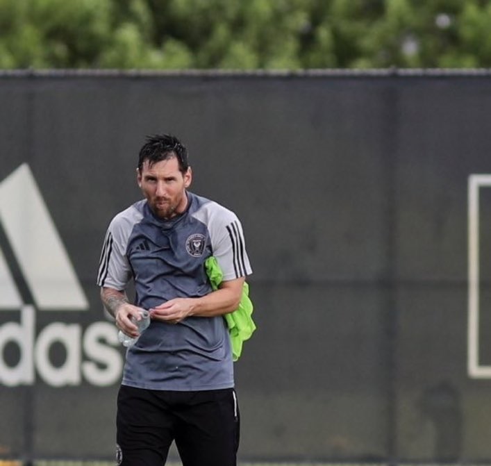 Lionel Messi volvió a los entrenamientos después de la lesión en el tobillo. 