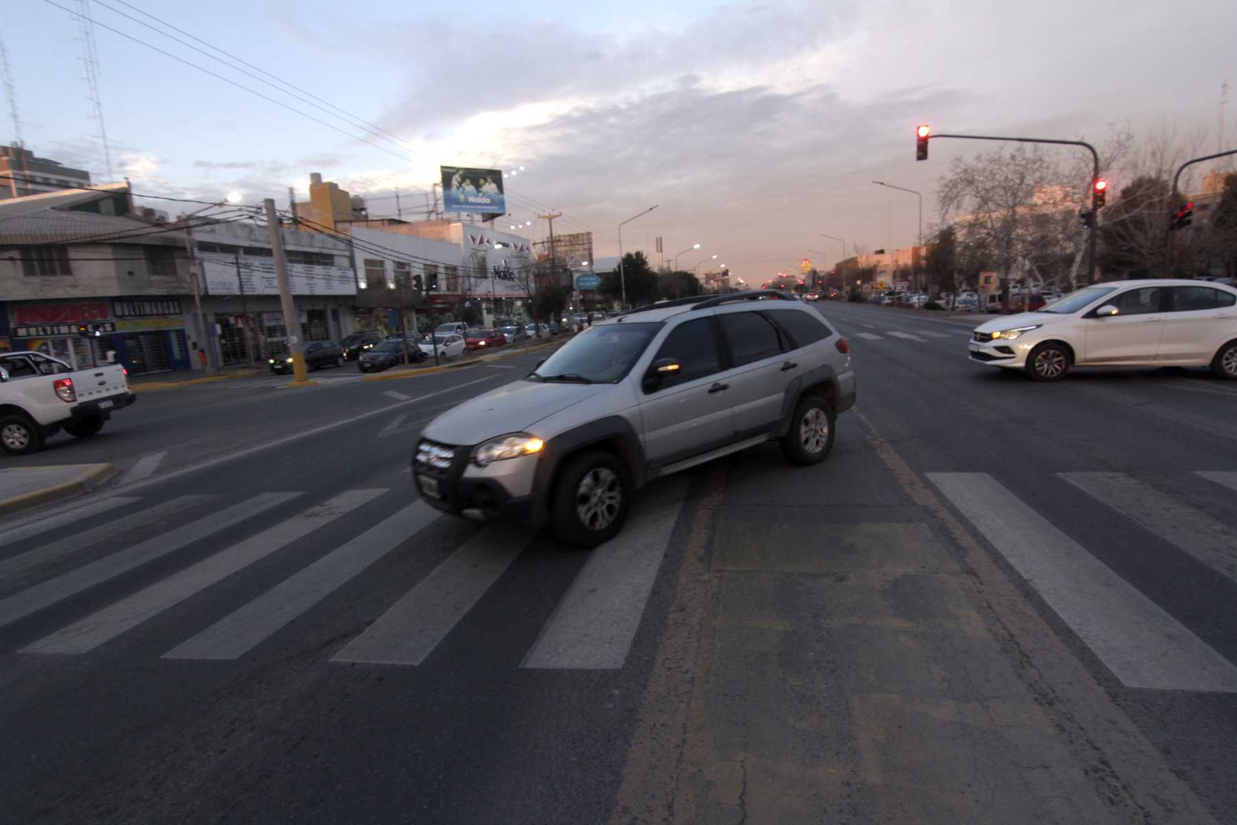 Los giros a la izquierda se prohibirán para subir a la Mosconi en Santa Cruz, San Luis, Misiones, Don Bosco, Corrientes y Chubut (foto Oscar Livera)