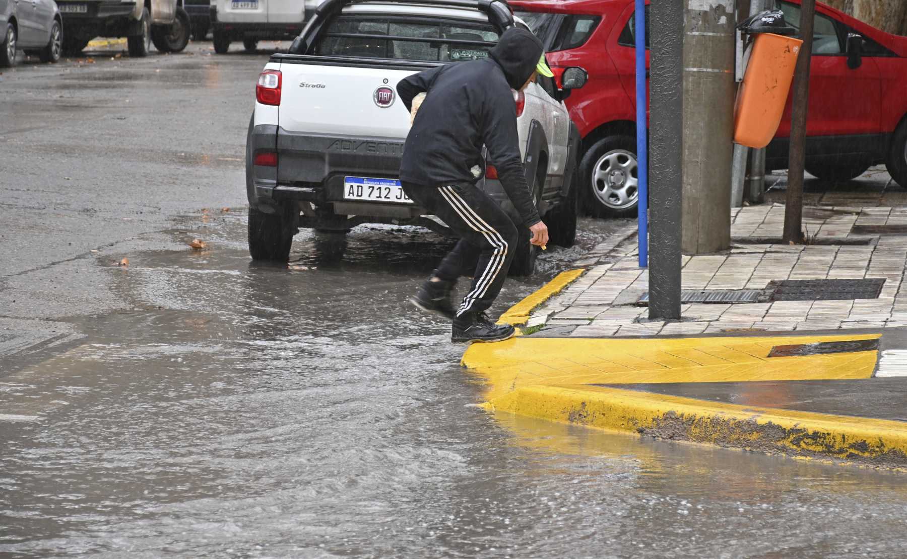 Lluvia y viento en Neuquén y Río Negro. Foto: Florencia Salto. (archivo)