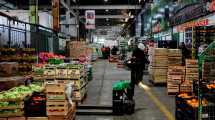 Imagen de Las verduras y frutas más baratas de Neuquén más una feria única en el Mercado Concentrador: cuándo, horarios y cómo llegar