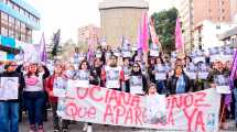 Imagen de “Hay quien no quiere que se sepa qué pasó con Luciana”, se escuchó en la marcha a un mes de la desaparición de la joven en Neuquén