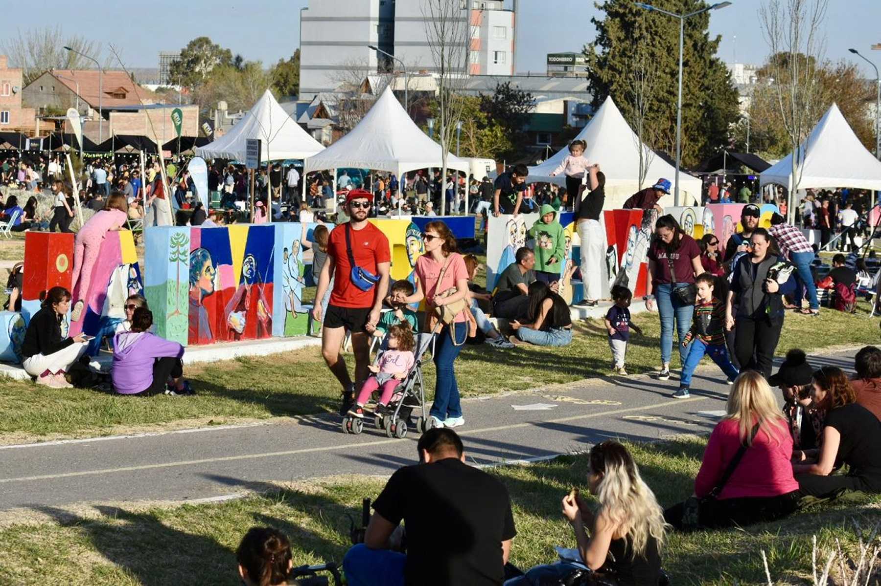 Grilla de la feria más grande de Neuquén con shows y gastronomía: Cuáles son los horarios (Foto: archivo Matías Subat)