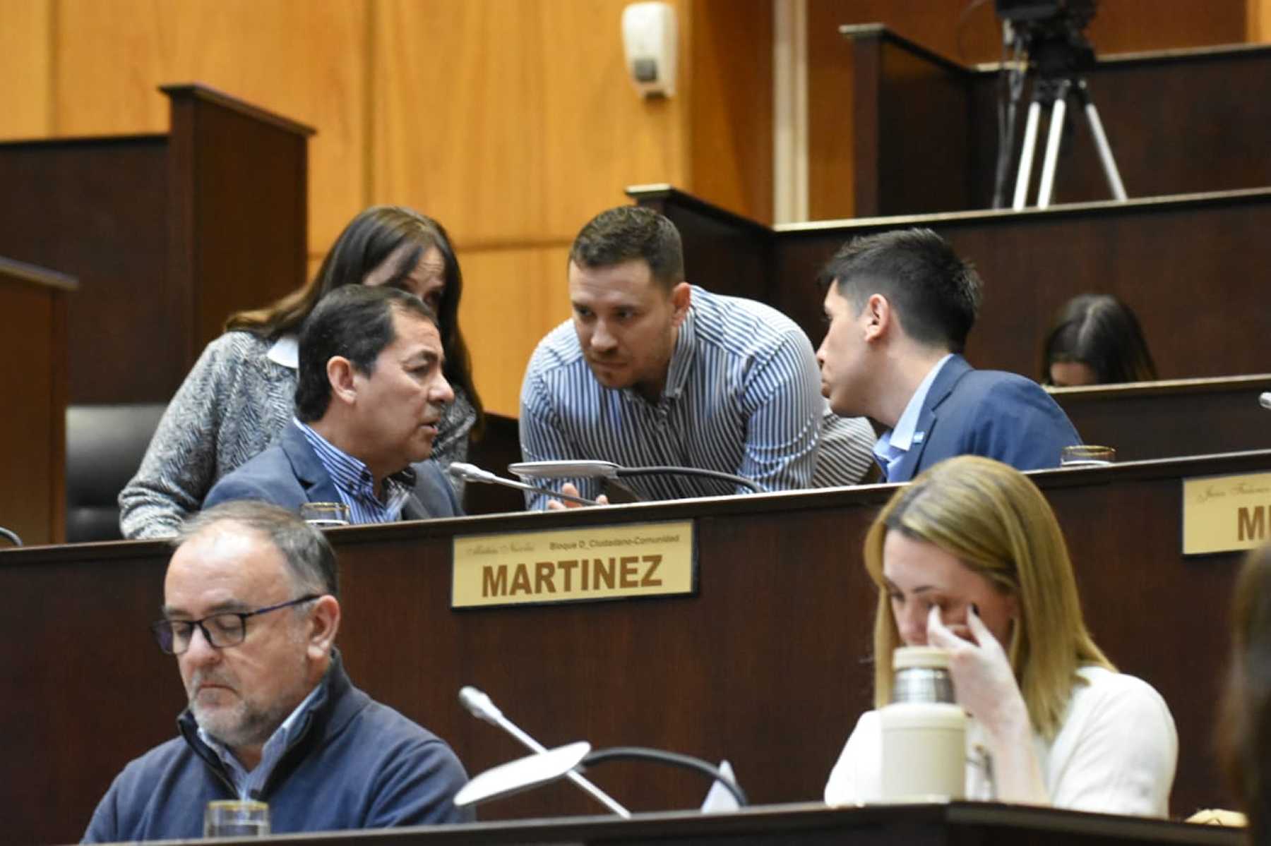 Los diputados de Neuquén del frente Neuquinizate. Foto: Matías Subat.