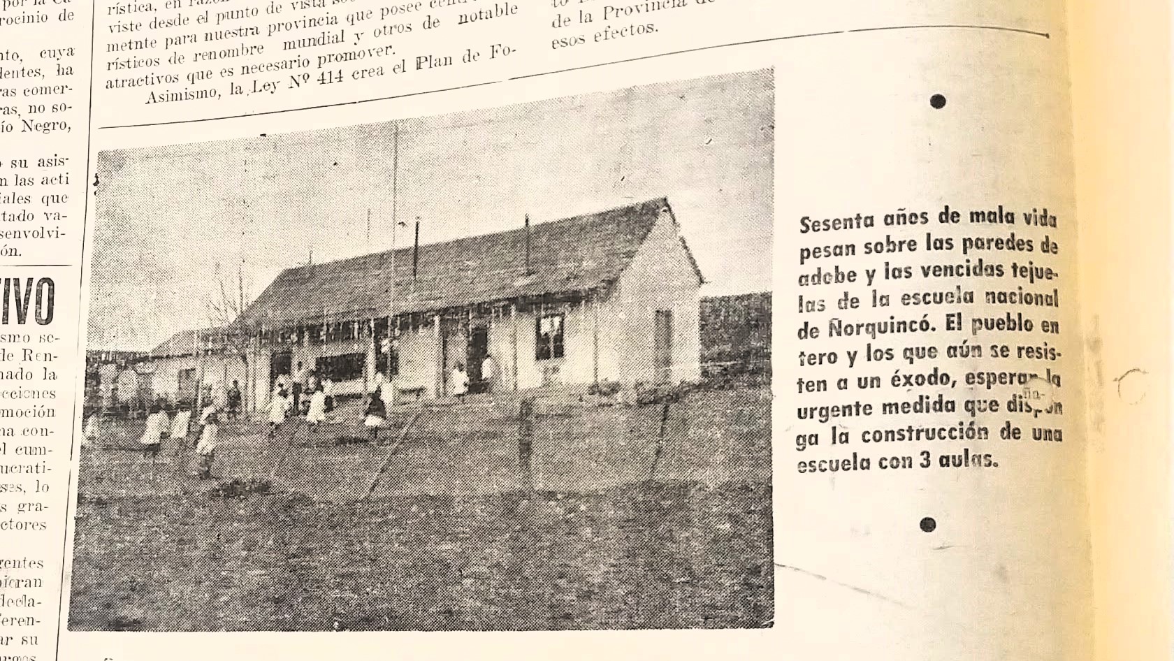 El recuerdo de la Escuela de Ñorquinco, en 1965 - Foto: Archivo Diario Río Negro.