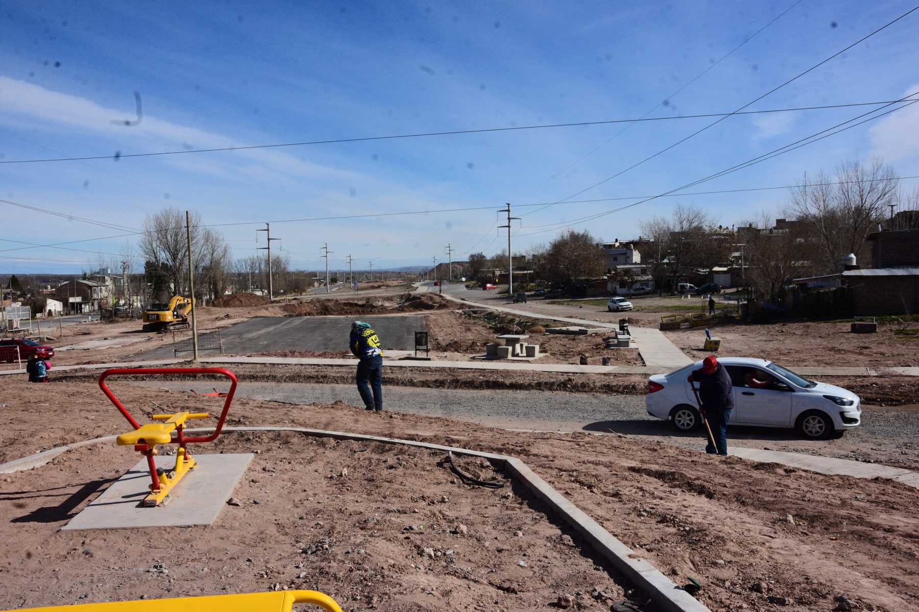 El parque lineal tiene 2 kilómetros entre Gran Neuquén norte y Z1, el sector en obra será inaugurado en septiembre (foto Cecilia Maletti)