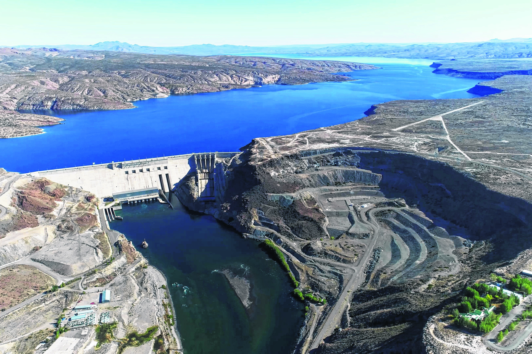 Piedra del Águila es la única represa de hormigón (Foto: Archivo)