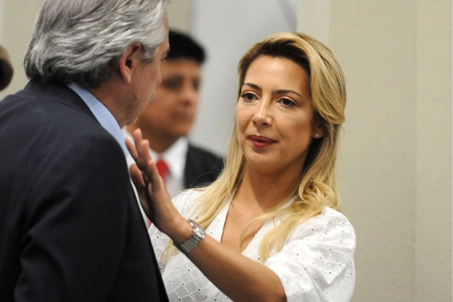 Fabiola Yañez se prepara para ampliar su denuncia contra Alberto Fernández, mientras el fiscal Rívolo avanza en la investigación.