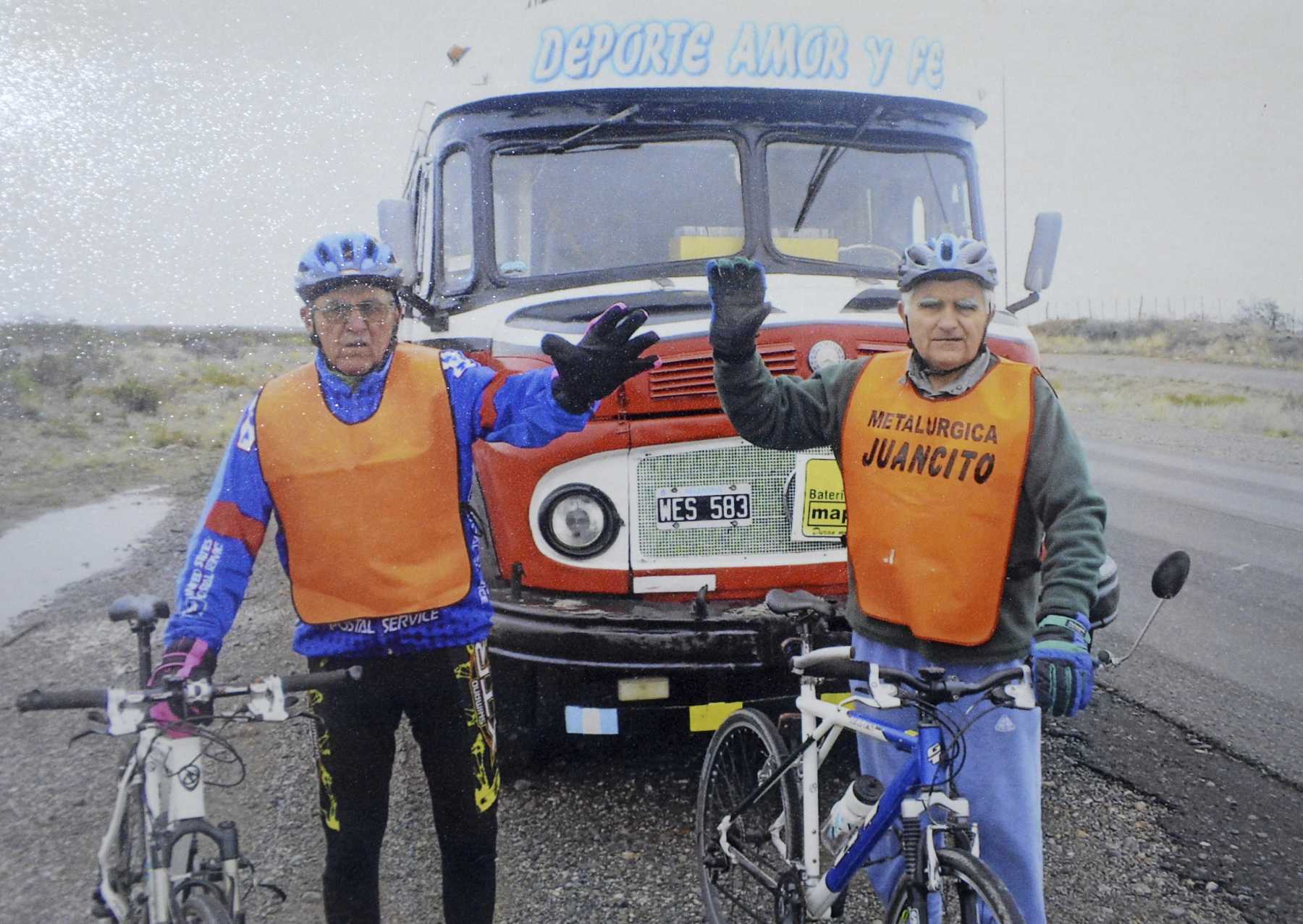 Foto del recuerdo, Roberto Schwallier y su hermano. (Andrés Maripe).