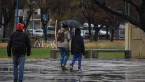 Viento zonda y lluvias en Neuquén y Río Negro: a qué hora empieza la tormenta y las ráfagas más fuertes