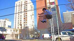 Valen Albornoz: El joven que desafía la gravedad haciendo parkour en Neuquén