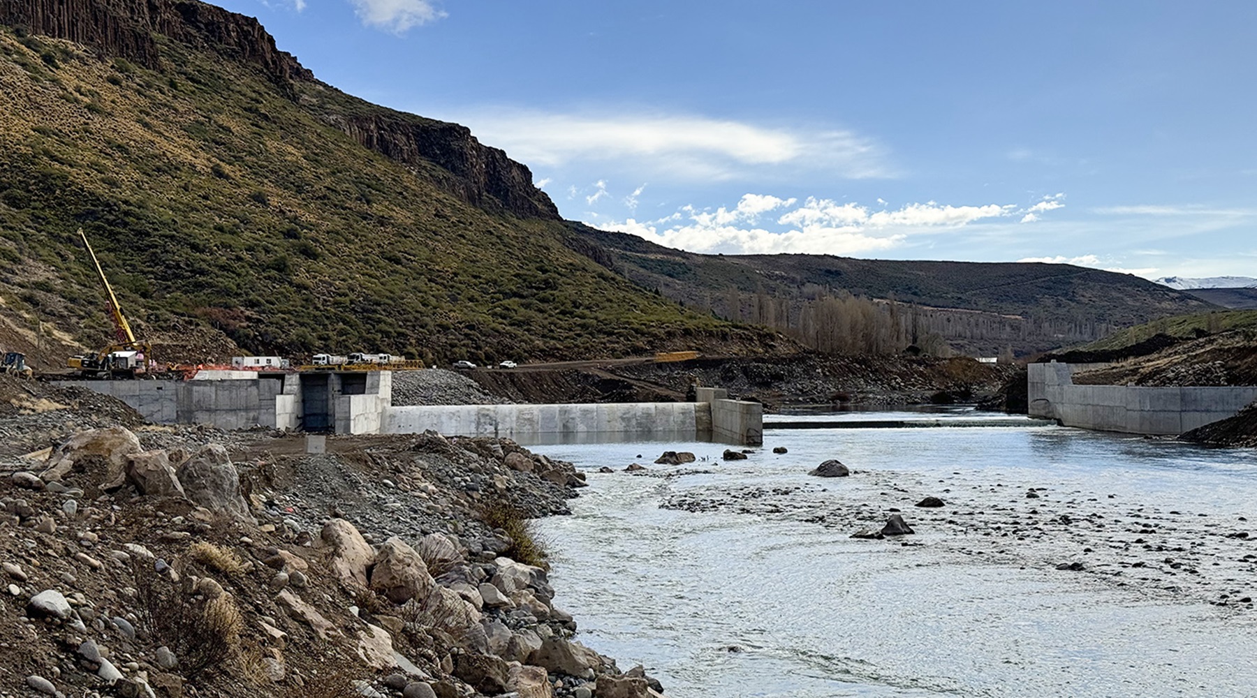 La represa del río Nahueve podría estar terminada en el verano. Foto: archivo.