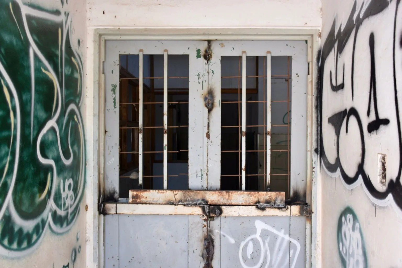 El edificio abandonado se iba acondicionar para recibir a usuarias. Foto Matías Subat.