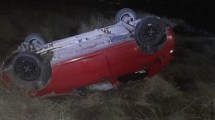 Imagen de Un adolescente de Patagones perdió el control del auto y casi termina en el río Negro