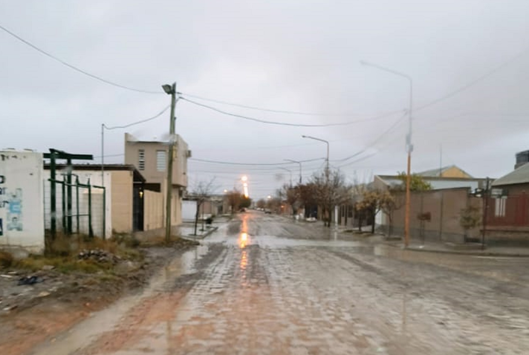 La lluvia afecta a las zonas barriales de Viedma. 