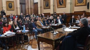 La UCR frustró el dictamen contra el DNU de la SIDE, pero avanza ofensiva del bloque de Pichetto