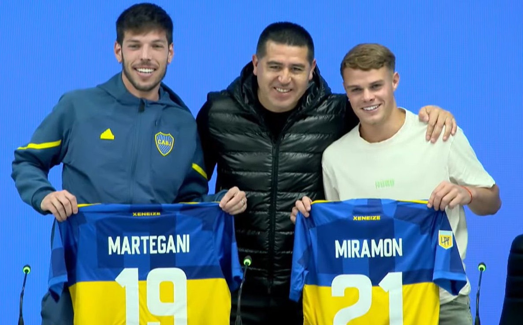 Agustín Martegani e Ignacio Miramón posaron junto a Juan Román Riquelme.