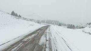 Video | Corte de rutas y cierre de pasos fronterizos por la nieve en Neuquén y Río Negro, este lunes