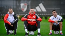 Imagen de River y la foto con los tres campeones del mundo: Pezzella, Armani y el Huevo Acuña