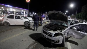 Fuerte choque múltiple en la ex-Ruta 22 en Neuquén: un conductor quedó atrapado