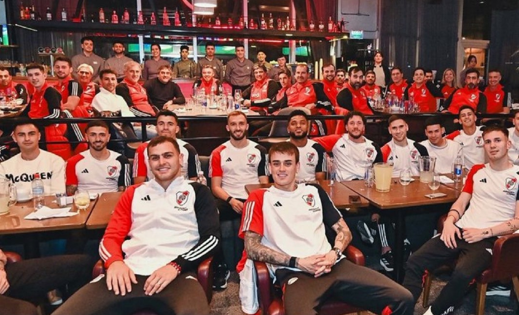 El plantel de River compartió una cena en la previa del cruce ante Newell´s. Foto: @RiverPlate.