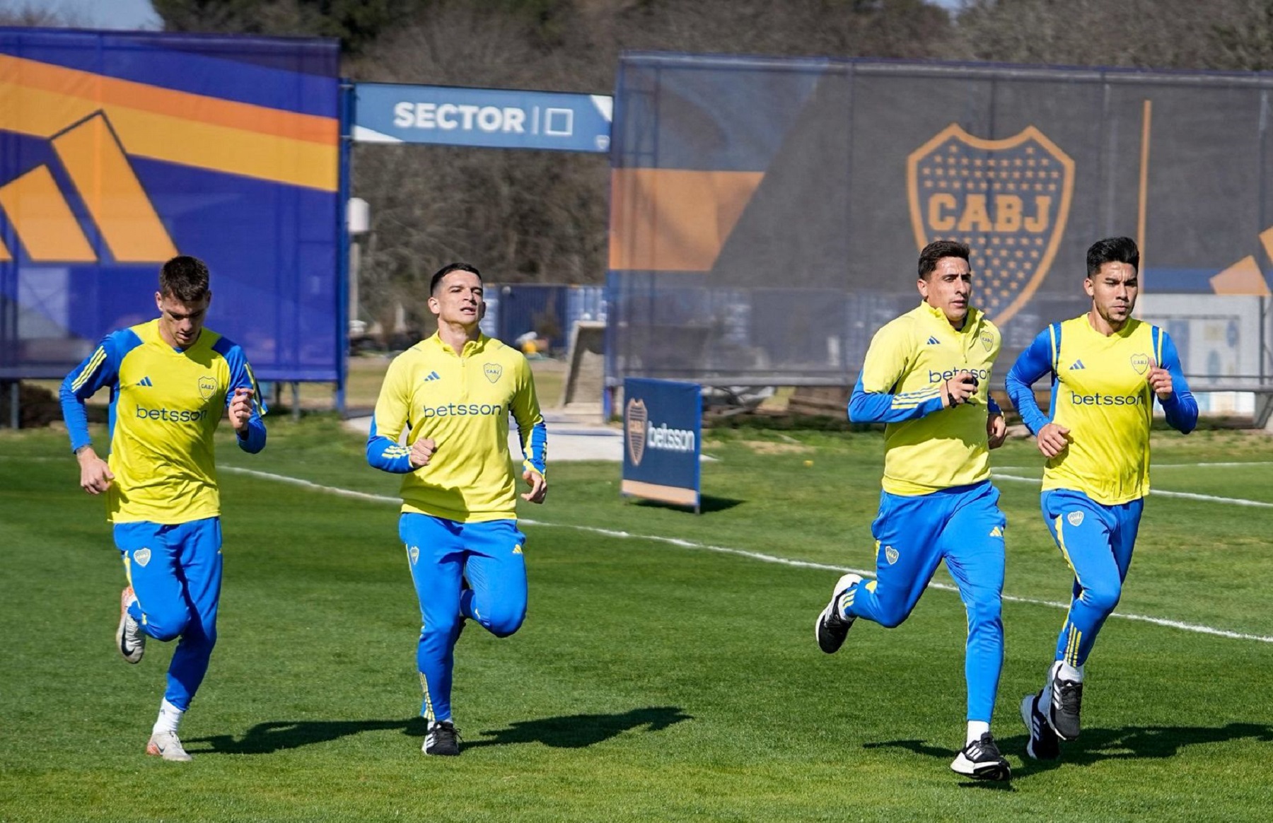 Boca visitará a Estudiantes en La Plata este lunes desde las 21.30. Foto: @BocaJrsOficial.