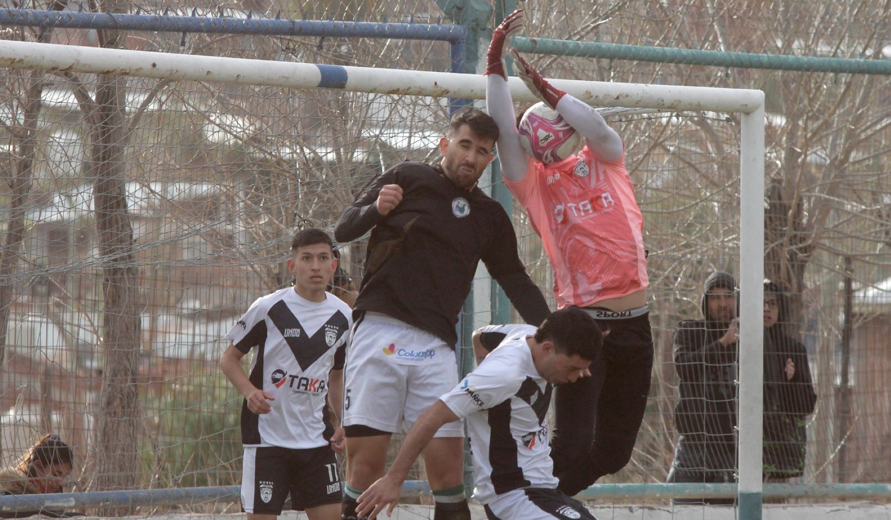 Massimino fue el autor del primero gol de Maro, que se metió en la definición de la Copa Neuquén. (Oscar Livera)