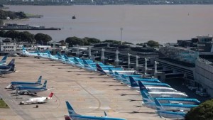 Aerolíneas Argentinas: pilotos acuerdan suspender medidas de fuerza mientras dure la negociación