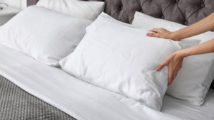 Cómo hacer para sacar las manchas amarillas de las almohadas: trucos infalibles