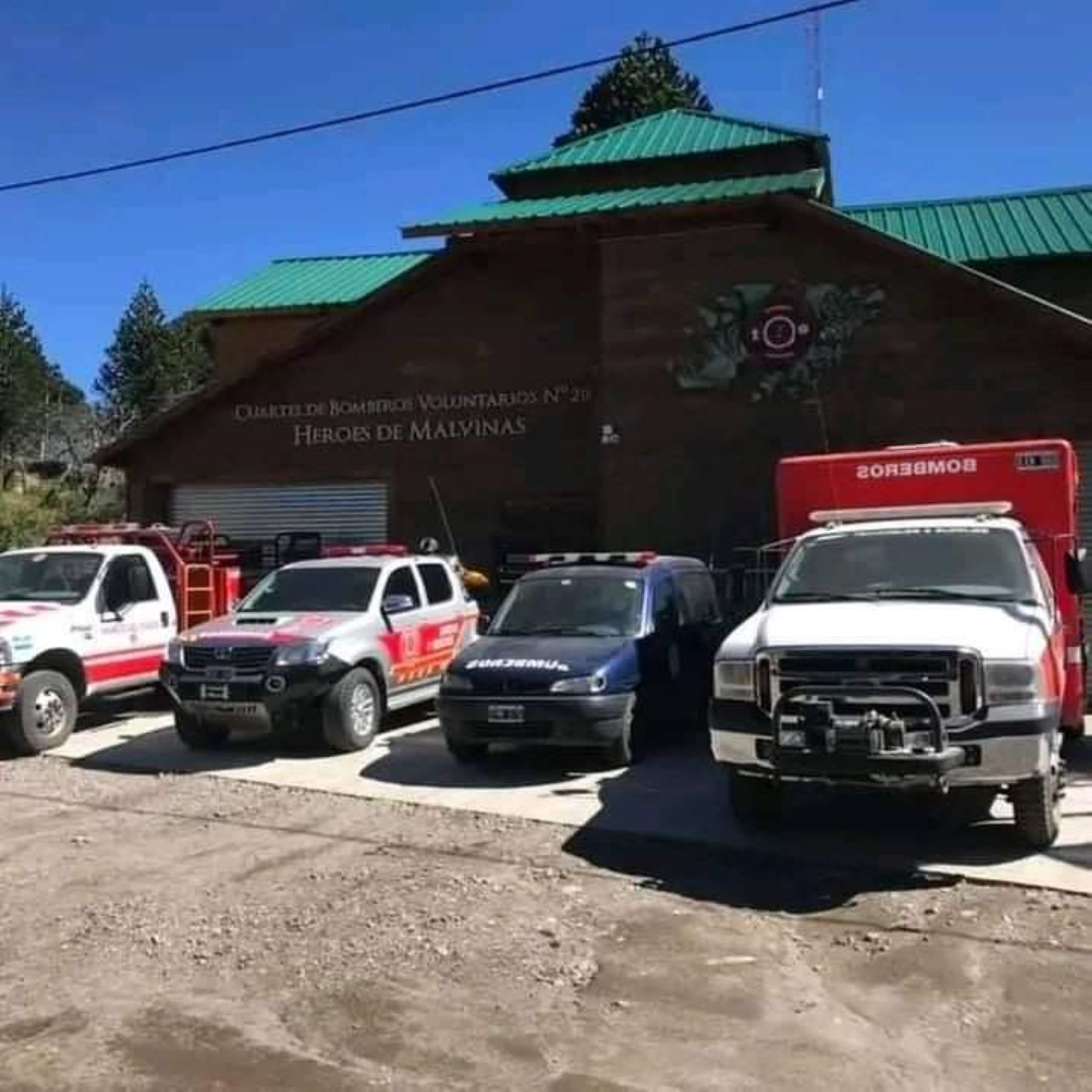 Bomberos de la cordillera de Neuquén  quedaron afuera de la tarifa especial de gas. Foto: gentileza facebook Bomberos voluntarios Villa Pehuenia-Moquehue. 