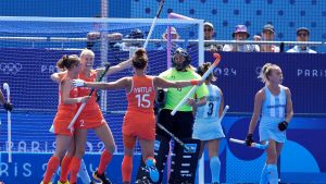 Las Leonas fueron goleadas por Países Bajos, pero irán por el consuelo de bronce en los Juegos Olímpicos