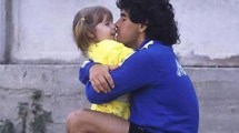 Imagen de Dalma Maradona con los tapones de punta contra Adorni: “salió campeón con Argentina, es algo que vos no podés negar” 