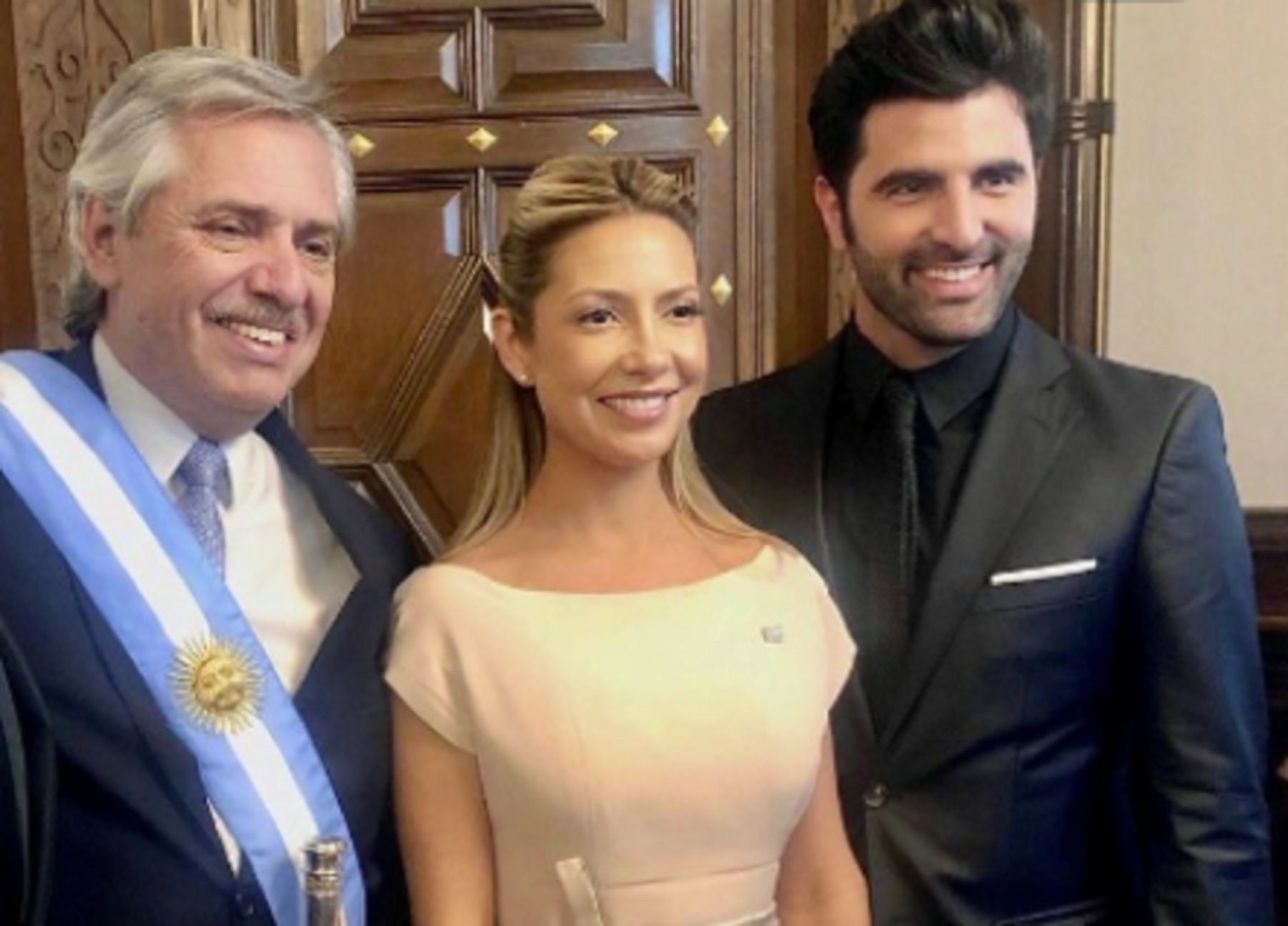 Alberto Fernández junto a Fabiola Yañez y Emanuel Lopez. 