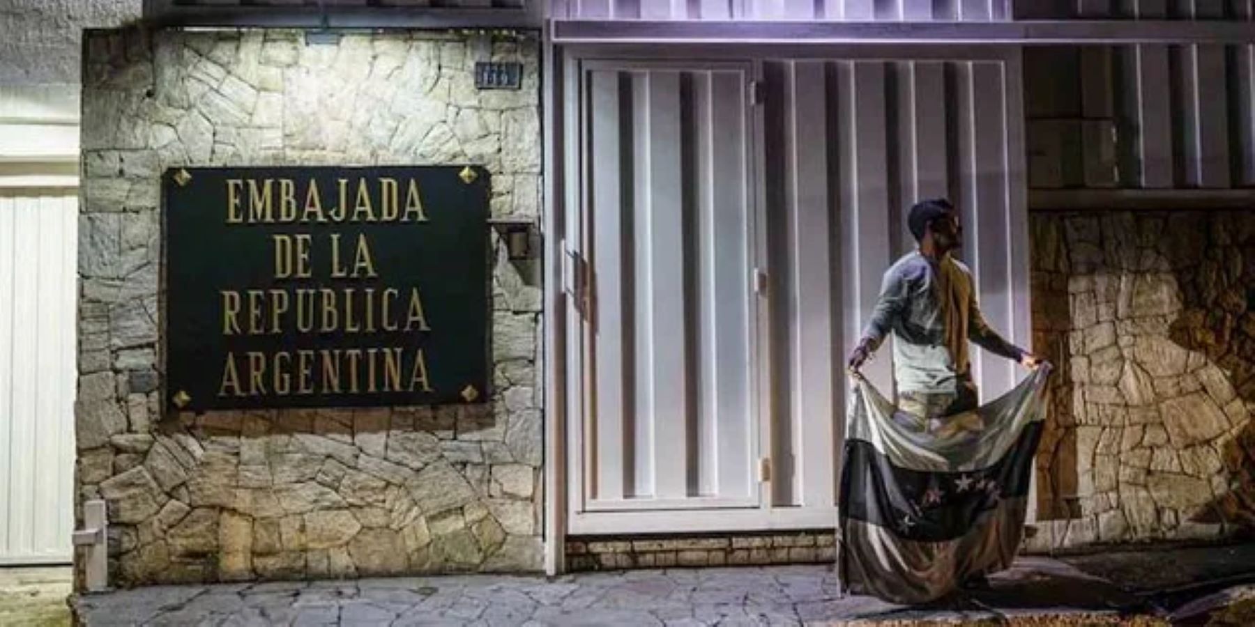 Los diplomáticos argentinos abandonaron la embajada en Venezuela. Foto: NA