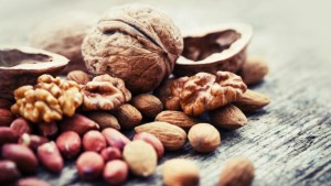 ¿Almendras o nueces?: cuál es la mejor opción para tu salud