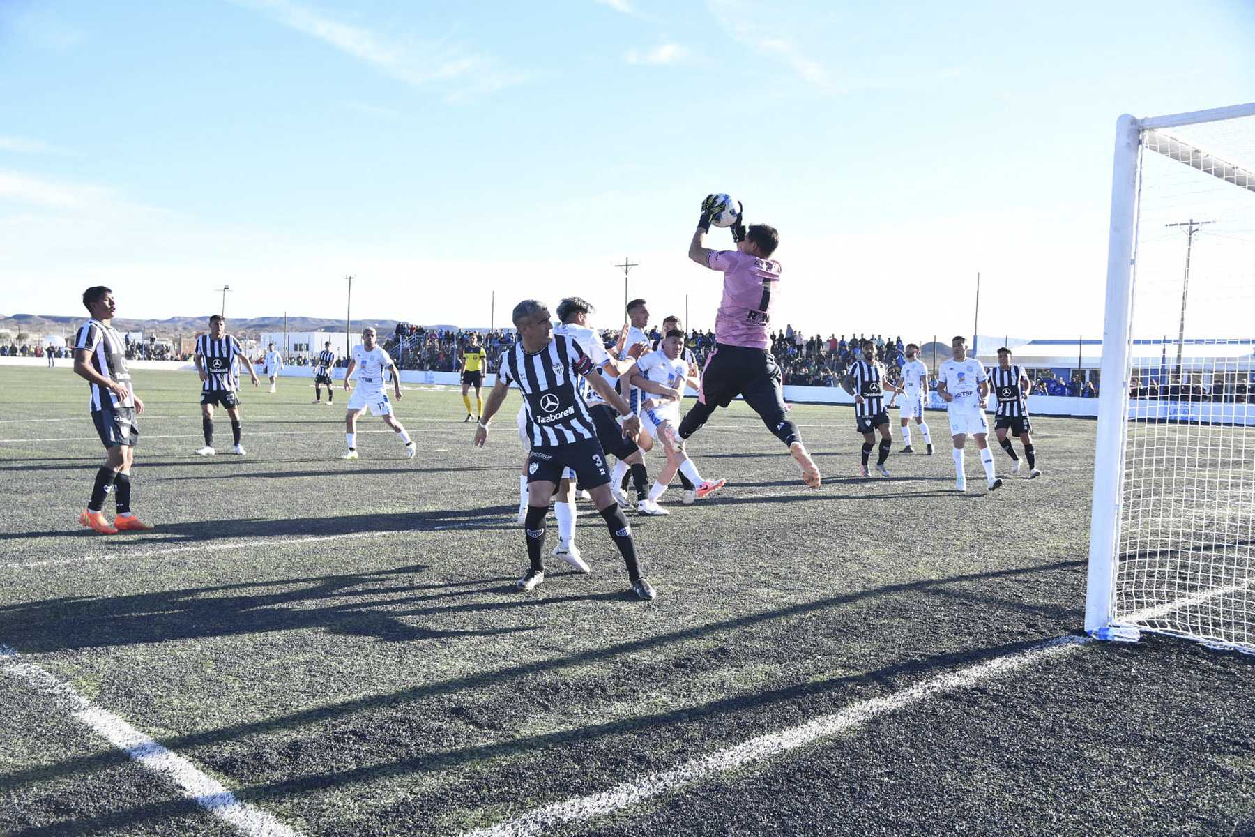 Cipolletti visitó a Deportivo Rincón. (Foto: Miguel Huentecol).