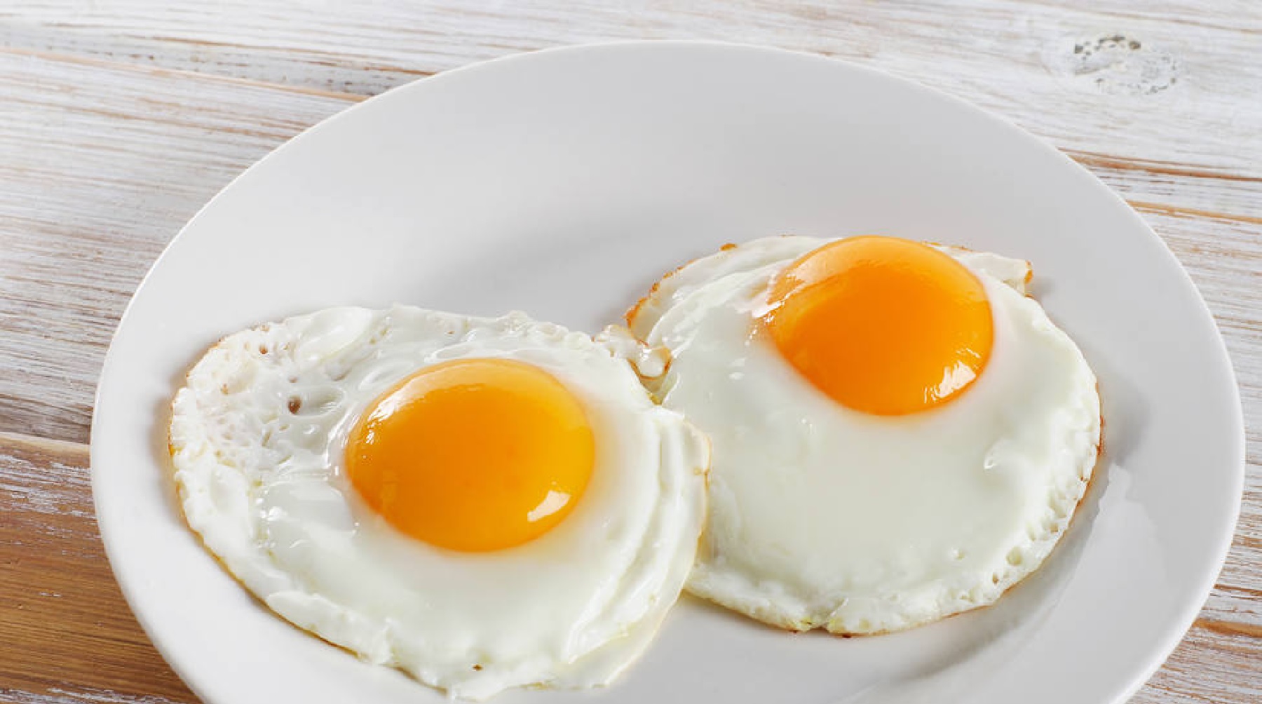 Tres maneras de hacer huevo frito sin utilizar aceite. 