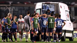 El parte médico de Juan Izquierdo, el jugador de Nacional que se desvaneció ante San Pablo