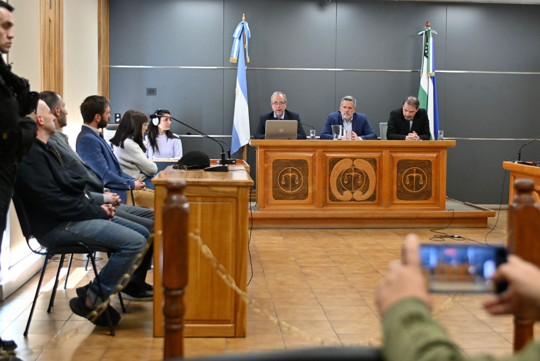 Los imputados escucharon este miércoles en silencio la lectura de la sentencia que los declaró culpables. (foto Alfredo Leiva)