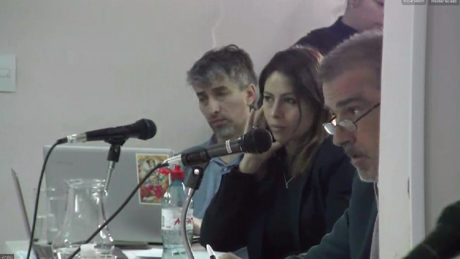 La querellante Caren Salamanca y el fiscal González (con gafas) en la audiencia del jueves. (Captura Zoom)