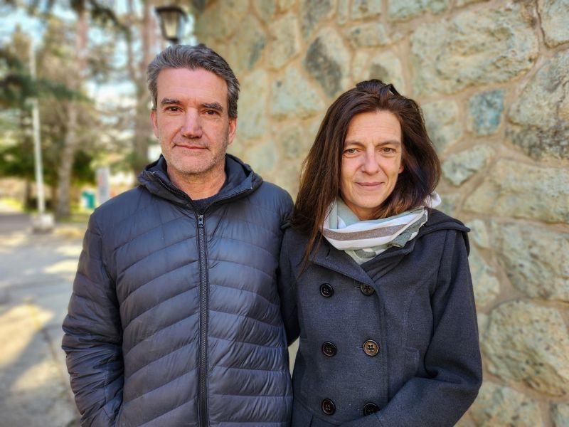 Marina Huerta y Horacio Casini se desempeñan en la División de Partículas y Campos del Centro Atómico Bariloche. Foto: gentileza