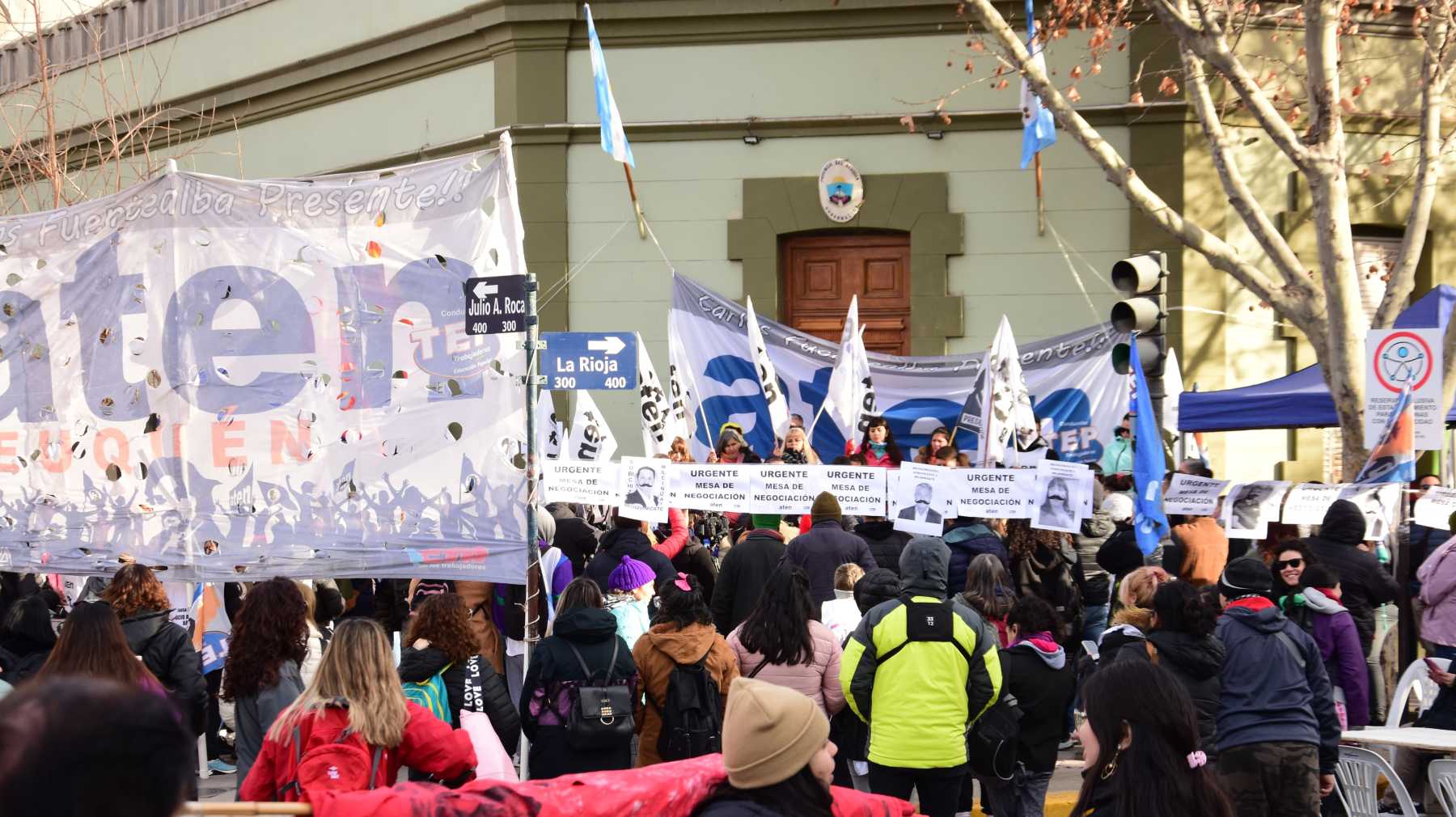 ATEN acampó frente a la Casa de Gobierno. Foto Ceci Maletti