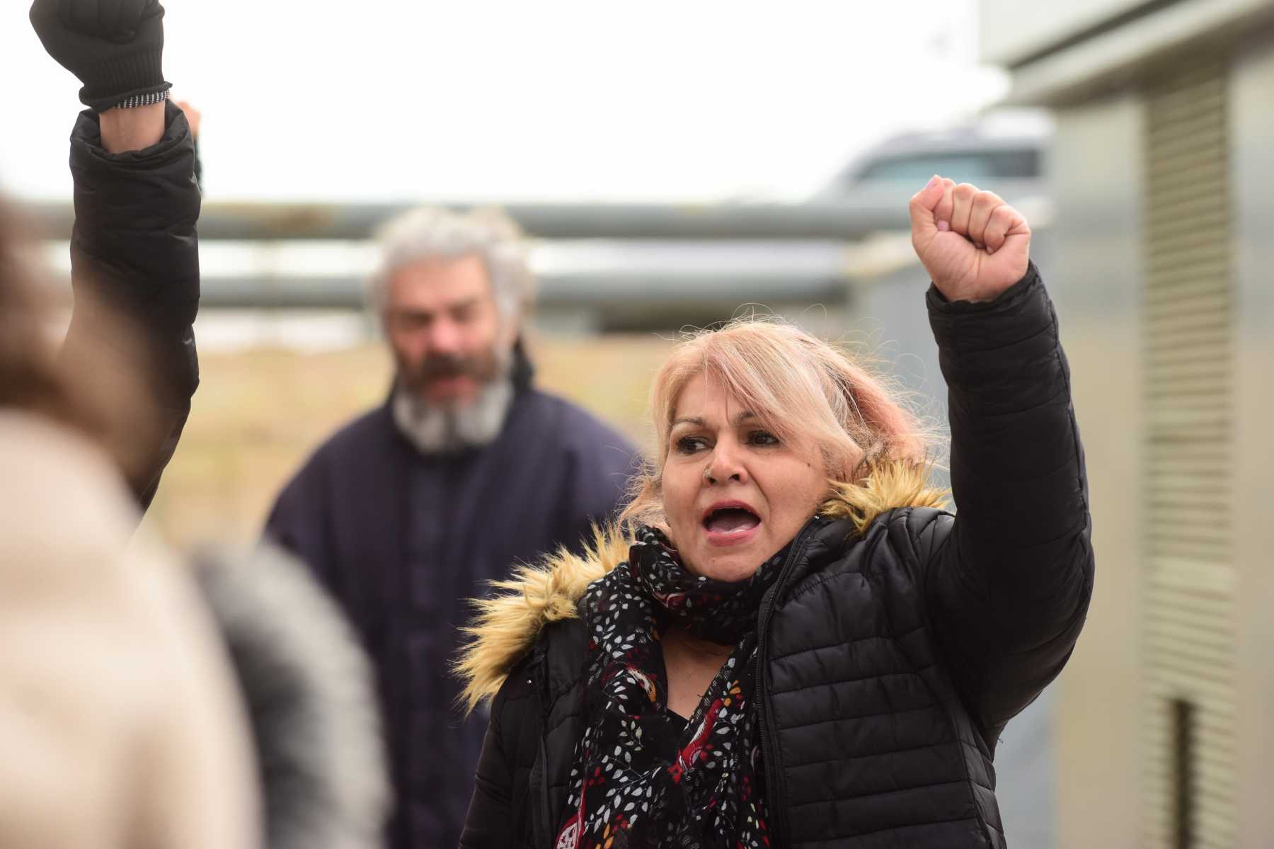 Flavia Currumil, la mamá de Silvia Cabañares, pide justicia en un acto. (Cecilia Maletti)