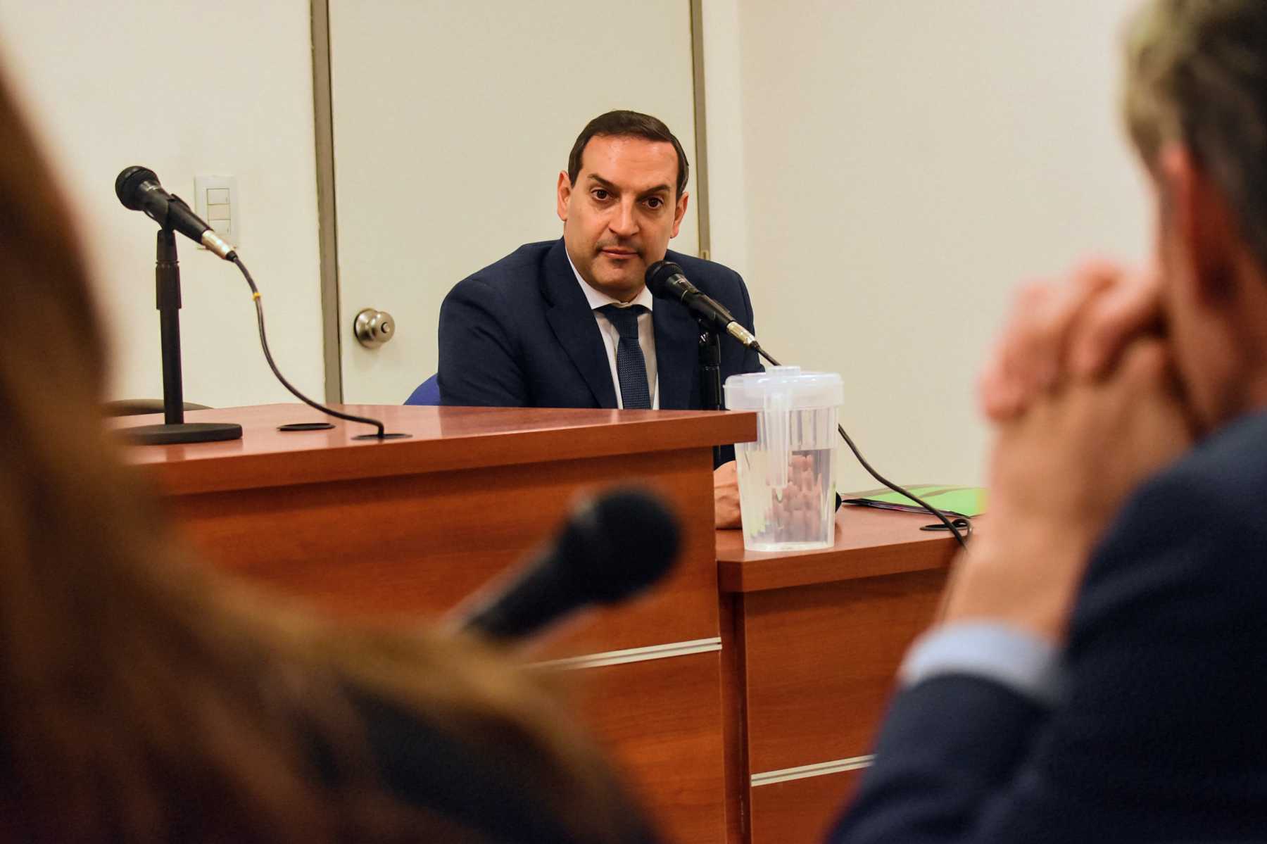 El funcionario asistió a la audiencia y contestó preguntas. Foto Cecilia Maletti.