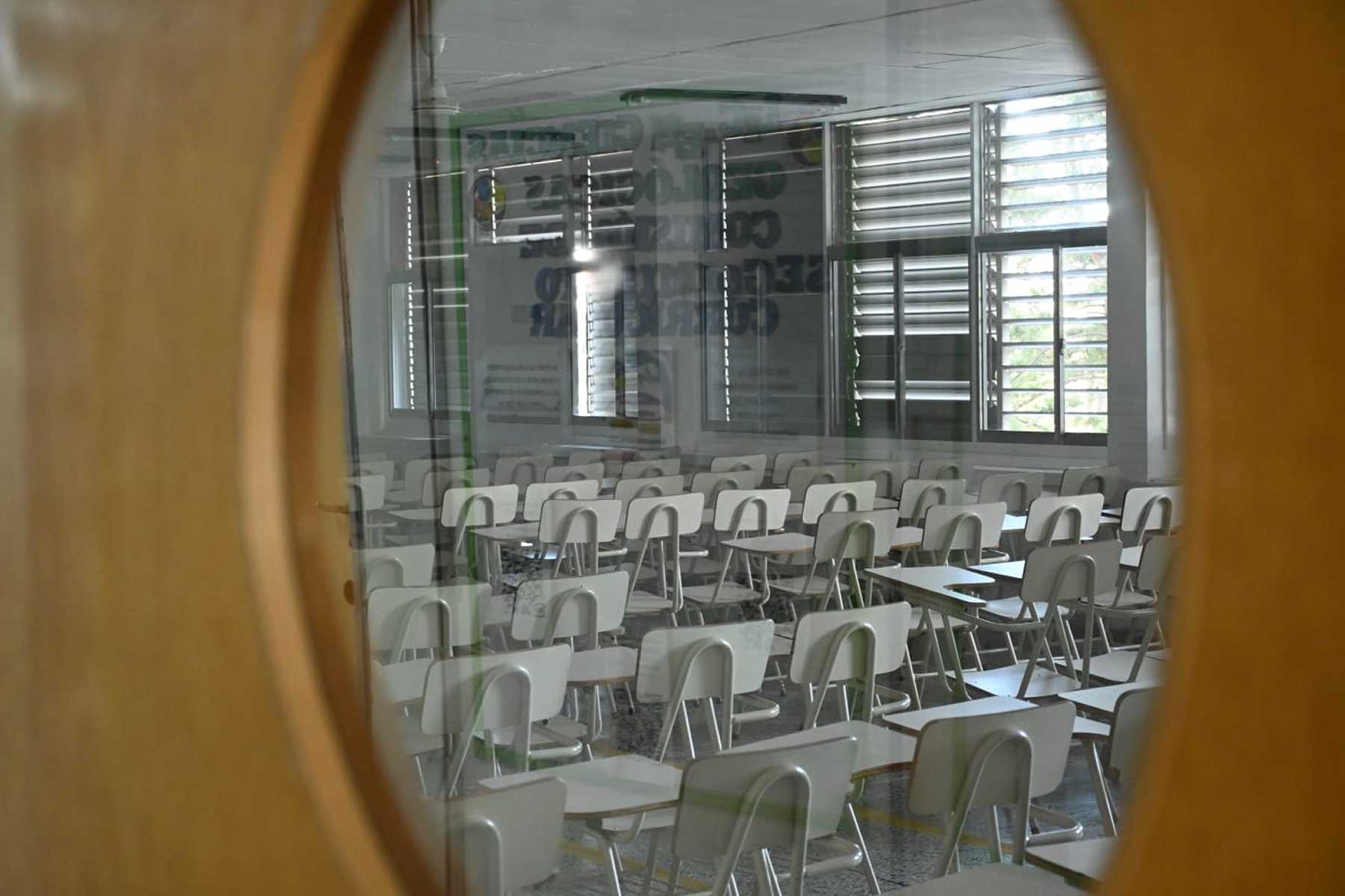 La Universidad del Comahue suspendió sus actividades por el fuerte viento que afecta a Neuquén y Río Negro. Foto Florencia Salto.