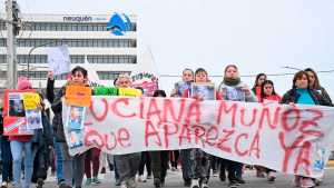 Video | Marcha por Luciana Muñoz en Neuquén: «Se roban a las pibas en la cara de la gente»