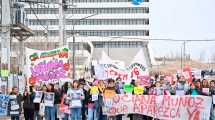 Imagen de Marcha por Luciana Muñoz en Neuquén, este martes: «Nos convocamos a un mes de su desaparición»